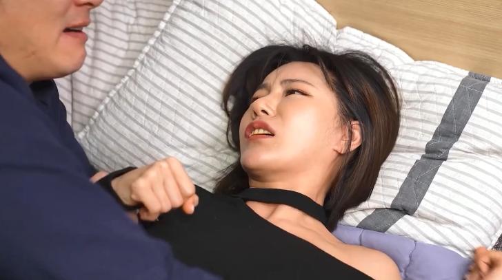 phim sex tập thể hay Dùng kẹp vú chị làm cho chị nứng chảy nước